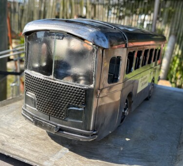 Sculpture titled "Bus Années 1970" by Sylvain Arondel (ATELIER CREATION LA FORGE), Original Artwork, Metals