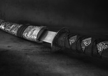 Katana Noir, Poésie de l’Acier en Lumière Fotografia zatytułowany „Katana Noir, Poésie…” autorstwa Cecile Ducrot, Oryginalna praca, Fotografia nie manipulowana