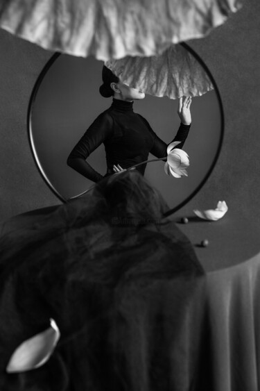 Photography titled "When the Mirror For…" by Xidong Luo, Original Artwork, Digital Photography