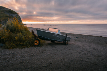 Fotografía titulada "A lonely old fishin…" por Ivan Zaitsev, Obra de arte original, Fotografía no manipulada