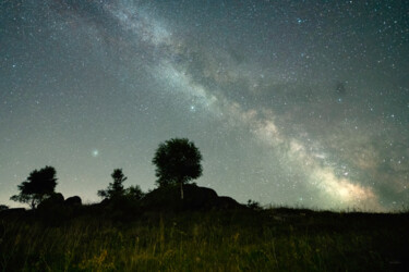 Night Landscape with Milky Way Fotografia intitolato "Night Landscape wit…" da Grigore Roibu, Opera d'arte originale, Stampa digitale