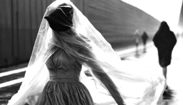 "Surreal Fashion" başlıklı Dijital Sanat Vanda Lehel (V A N D E E) tarafından, Orijinal sanat, AI tarafından oluşturulan gör…