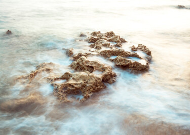 Φωτογραφία με τίτλο "Calm Rocks Amidst t…" από Laura Bienvenido (Kaupu), Αυθεντικά έργα τέχνης, Ψηφιακή φωτογραφία