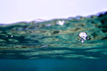 Between Two Worlds: The Whisper of a Calm Sea Fotografia zatytułowany „Between Two Worlds:…” autorstwa Laura Bienvenido (Kaupu), Oryginalna praca, Fotografia cyfrowa