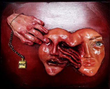 Sculptuur getiteld "The Mask of Perfect…" door Remooz Hassan, Origineel Kunstwerk, Polymeer klei Gemonteerd op Houten paneel