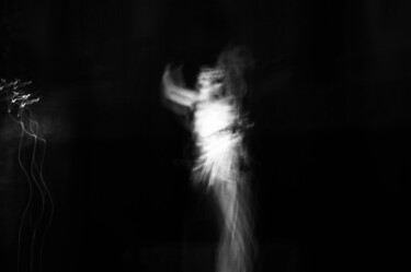 Métamorphoses 0xD8EE0B #1/3 L'apparition de Zeus Fotografie getiteld "Métamorphoses 0xD8E…" door Éric Petr, Origineel Kunstwerk, Film fotografie Gemonteerd op Karton