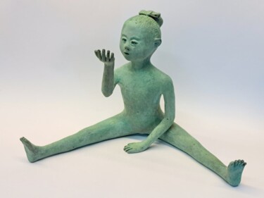 Sculpture titled "girl 4" by Andries Tip, Original Artwork, Bronze