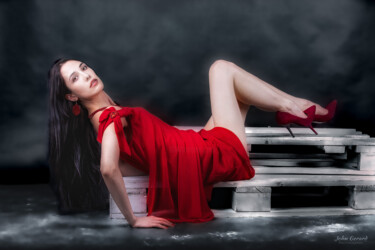 Фотография под названием "la femme en rouge" - John Gerard, Подлинное произведение искусства, Цифровая фотография