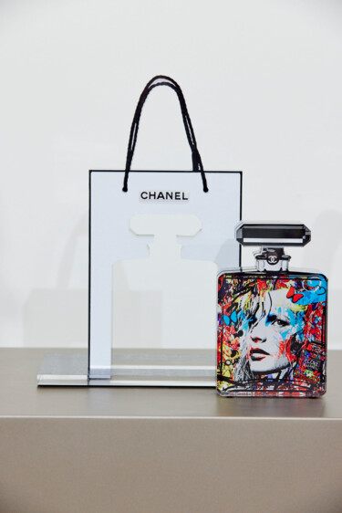 "Bottle in the bag A…" başlıklı Heykel Fred Meurice tarafından, Orijinal sanat, Rezine