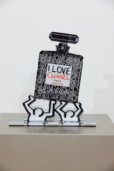 제목이 "Keith Harring Bottle"인 조형물 Fred Meurice로, 원작, 수지