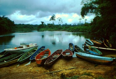 Pirogues sur le Sinnamary- Guyane 1982 Fotografia intitolato "Pirogues sur le Sin…" da Dominique Picard, Opera d'arte originale, fotografia a pellicola