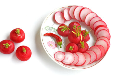 Fotografía titulada "Red Organic Radish…" por Hoang Cong Minh, Obra de arte original, Fotografía no manipulada