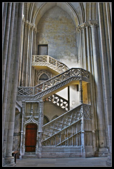 Ecalier des bibliothécaires de la cathédrale de Rouen Fotografia intitolato "Ecalier des bibliot…" da Frederic Hodiesne, Opera d'arte originale, Fotografia digitale