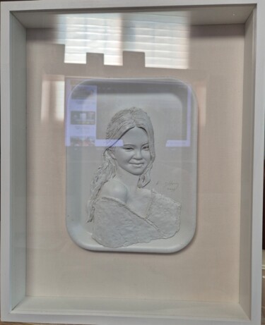 Sculptuur getiteld "한국여인 5" door Jihoon Kim, Origineel Kunstwerk, Papier maché Gemonteerd op Houten paneel