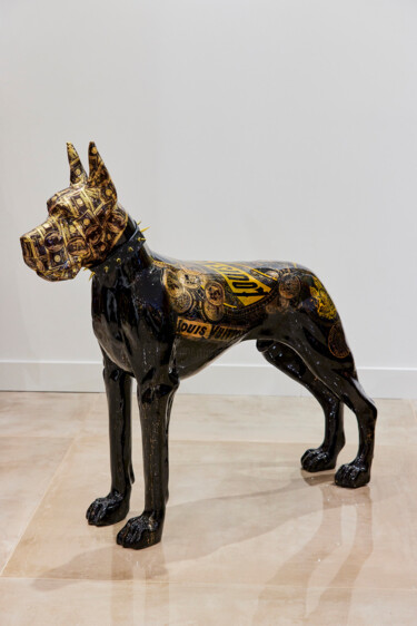 Scultura intitolato "LV Danish Dog Gold" da Ghost Art, Opera d'arte originale, Colaggio