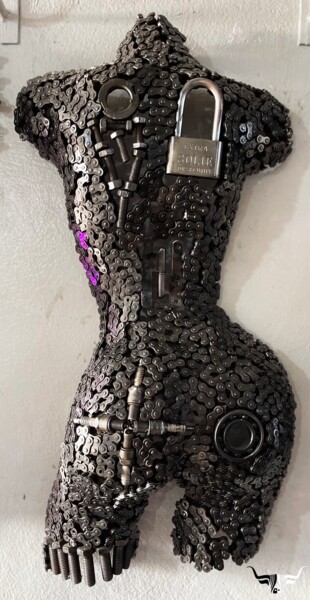 Sculptuur getiteld "female torso | Meta…" door Youssef Ezzamani, Origineel Kunstwerk, Metalen