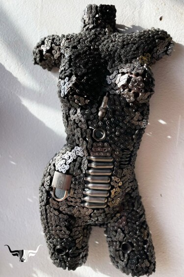 雕塑 标题为“Female Bust Sculptu…” 由Youssef Ezzamani, 原创艺术品, 金属 安装在石上