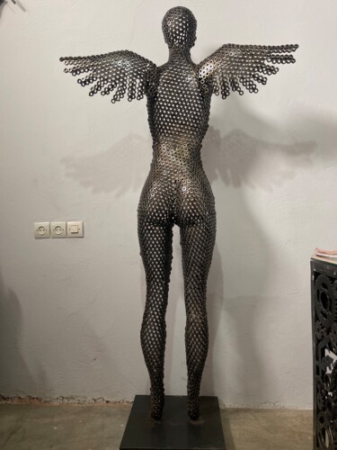 Handcrafted Abstract Metal Sculpture - 雕塑 标题为“Handcrafted Abstrac…” 由Youssef Ezzamani, 原创艺术品, 金属