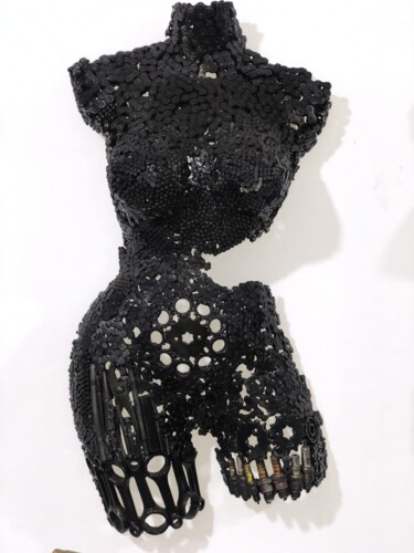 Wall Sculpture | 3D Wall Art | Indoor Outdoor Art | torso 雕塑 标题为“Wall Sculpture | 3D…” 由Youssef Ezzamani, 原创艺术品, 金属 安装在石上