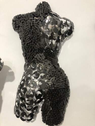 female torso | Bust in the form of woman. 雕塑 标题为“female torso | Bust…” 由Youssef Ezzamani, 原创艺术品, 金属 安装在石上