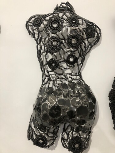 Unique Torso Sculpture | Home Sculpture Decor | Abstract Bod 雕塑 标题为“Unique Torso Sculpt…” 由Youssef Ezzamani, 原创艺术品, 金属 安装在石上