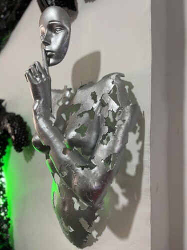 雕塑 标题为“Aluminum Abstract W…” 由Youssef Ezzamani, 原创艺术品, 铝 安装在石上