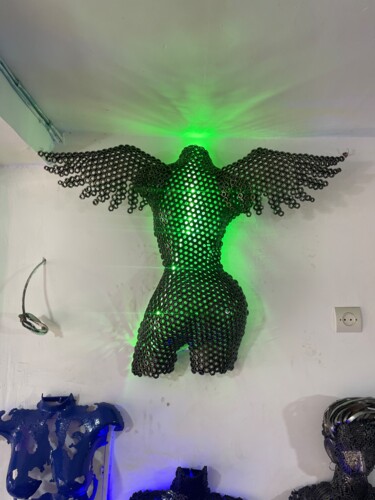 雕塑 标题为“Angel Wall Sculptur…” 由Youssef Ezzamani, 原创艺术品, 不锈钢 安装在石上