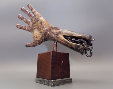 Skulptur mit dem Titel "The demon's hand" von Igor Kondrov, Original-Kunstwerk, Papier