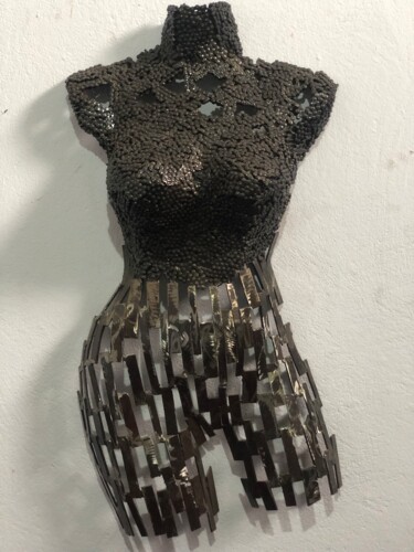 Wall Decoration | Torso Mannequin | Sculpture in Metallic To 雕塑 标题为“Wall Decoration | T…” 由Youssef Ezzamani, 原创艺术品, 金属 安装在石上