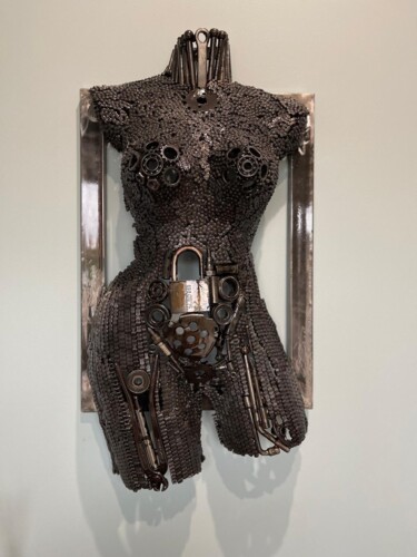 Sculptuur getiteld "Female bust | Torso…" door Youssef Ezzamani, Origineel Kunstwerk, Metalen Gemonteerd op Steen