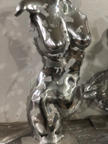 Sculptuur getiteld "Female Torso Wall A…" door Youssef Ezzamani, Origineel Kunstwerk, Aluminium