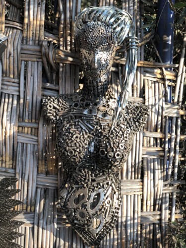 Sculptuur getiteld "Female bust Torso |…" door Youssef Ezzamani, Origineel Kunstwerk, Metalen