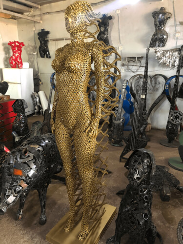 Standing Steel Nut Female Torso | Woman Sculpture Art | Wall 雕塑 标题为“Standing Steel Nut…” 由Youssef Ezzamani, 原创艺术品, 金属