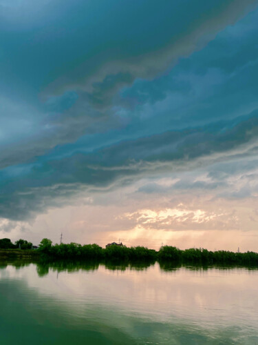The sky reflected in the water in blue-green tones 제목이 "The sky reflected i…"인 사진 Samiya Rani로, 원작, 디지털