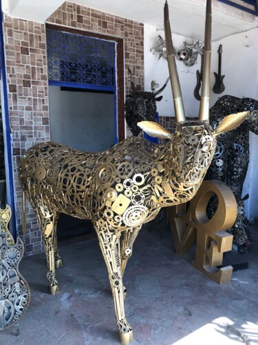 Golden alpha deer , statue, ;Steel Animal Figurine. Wildlife 雕塑 标题为“Golden alpha deer ,…” 由Youssef Ezzamani, 原创艺术品, 金属