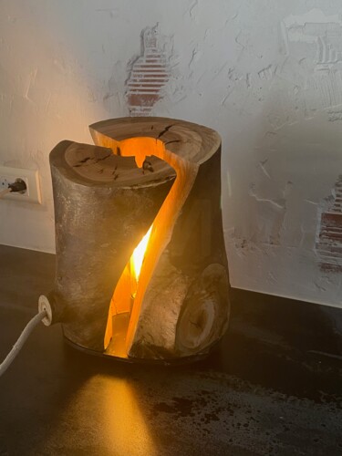 Скульптура под названием "Coup de Foudre" - Doa Artistic, Подлинное произведение искусства, Дерево