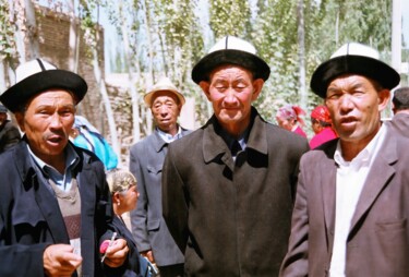 Fotografie mit dem Titel "Chine - hommes kirg…" von Christian Ebel, Original-Kunstwerk, Analog Fotografie