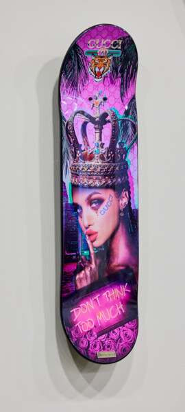 Sculptuur getiteld "Don´t talk too much…" door Roy Van Der Laars, Origineel Kunstwerk, Hout