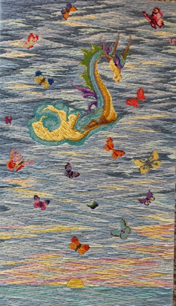 "Butterfly Dragon" başlıklı Tekstil Sanatı Frances Lora tarafından, Orijinal sanat, Nakış Ahşap Sedye çerçevesi üzerine mont…