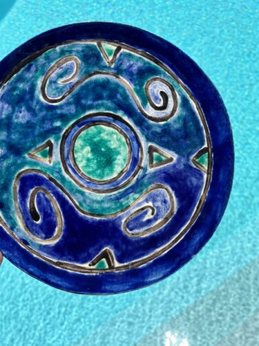 雕塑 标题为“Assiette avec graph…” 由Karib'Cultur , 原创艺术品, 陶瓷