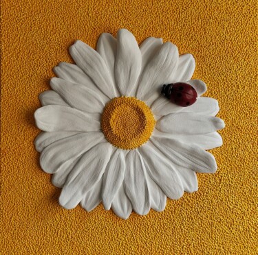Γλυπτική με τίτλο ""Sunny Chamomile" B…" από Inna Kozuharova, Αυθεντικά έργα τέχνης, Γύψος Τοποθετήθηκε στο Ξύλινο πάνελ