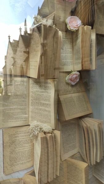 Photographie intitulée "Literature of today…" par Emma Laflute, Œuvre d'art originale, Photographie manipulée