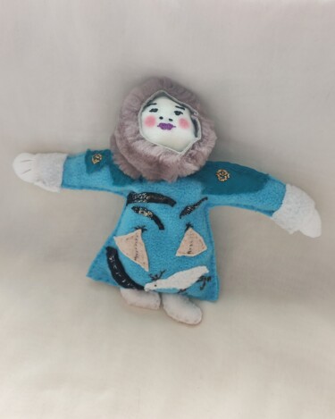 Textilkunst mit dem Titel "Textile doll Yakut" von Olesya Nikolaeva, Original-Kunstwerk, Stoff
