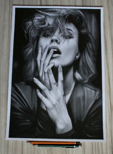 Drawing titled "Женщина" by Grigori Stefu, Original Artwork, Graphite