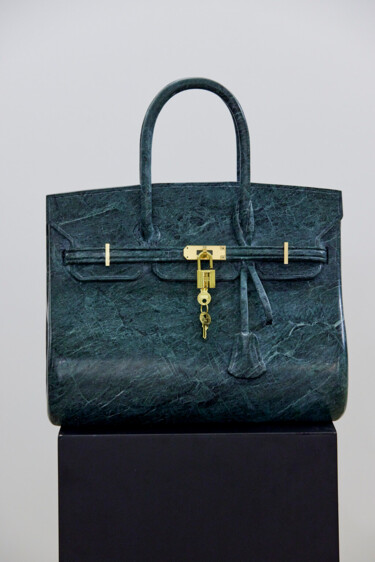 Sculptuur getiteld "Green Marble Bag" door Phantom Art, Origineel Kunstwerk, Steen