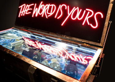 Sculptuur getiteld "The World is Yours" door Phantom Art, Origineel Kunstwerk, Gietwerk