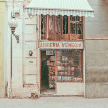 Photography titled "Libreria Venecia –…" by Helene Havard, Original Artwork, Digital Photography