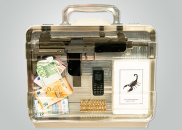 Sculptuur getiteld "The Suitcase" door Ghost Art, Origineel Kunstwerk, Metalen