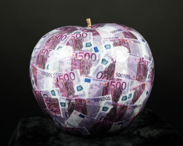 Sculptuur getiteld "500 euro Apple" door Ghost Art, Origineel Kunstwerk, Gietwerk