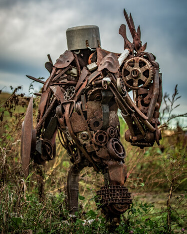 "Kettlehead Cockfigh…" başlıklı Heykel Stick Built Modifieds tarafından, Orijinal sanat, Metaller